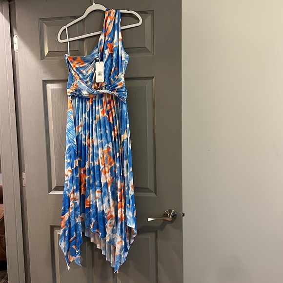 One shoulder gingham and heels dress. NWT - Picture 5 of 10